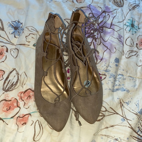 Pointed Flats - Picture 1 of 1